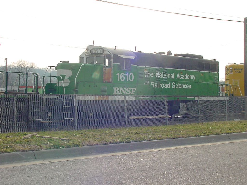 BNSF Lo-Nose GP9 1610
